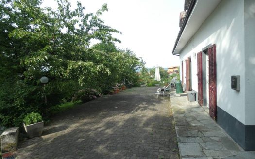 Villa  Frazione Poggi San Siro Costa,  Ceva