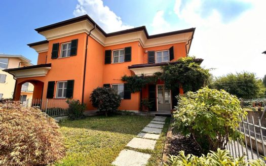 🏡 VILLA A SCHIERA D’ANGOLO – PARI AL NUOVO!