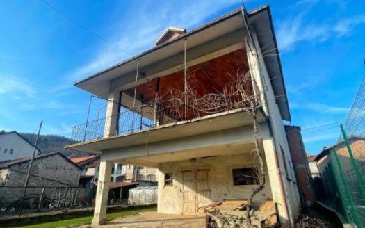 Magazzino via Candido Mandilli,  Bagnasco
