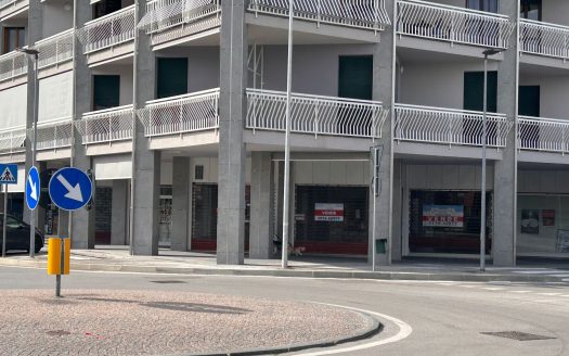 Negozio corso Europa, Ferrone, Mondovì